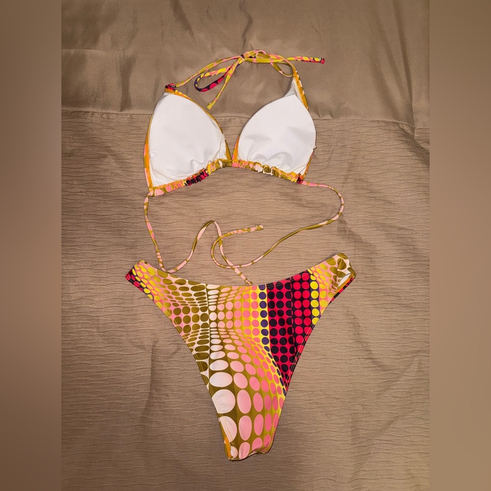 Colorful bikini - Picture 2 of 3